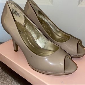 Bandolino Women’s Supermodel Synthetic Dress Pump